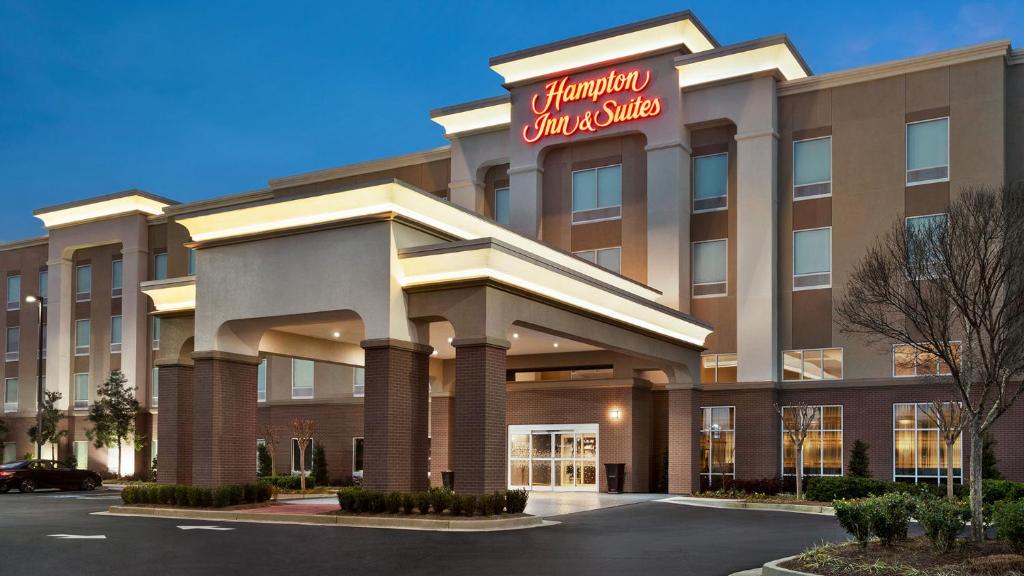 Hampton Inn & Suites Atlanta Airport West Camp Creek Pkwy Main image 1